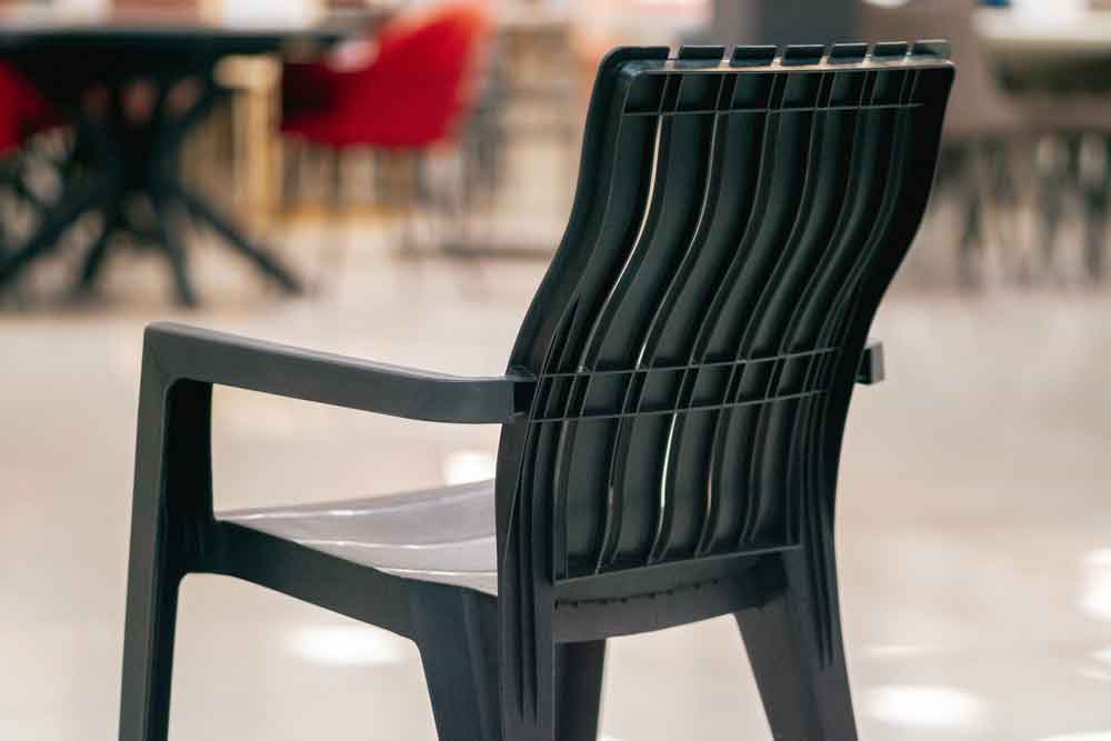 Стул садовый с подлокотниками Rattan CHICAGO из пластика