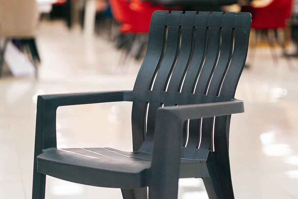 Стул садовый с подлокотниками Rattan CHICAGO из пластика